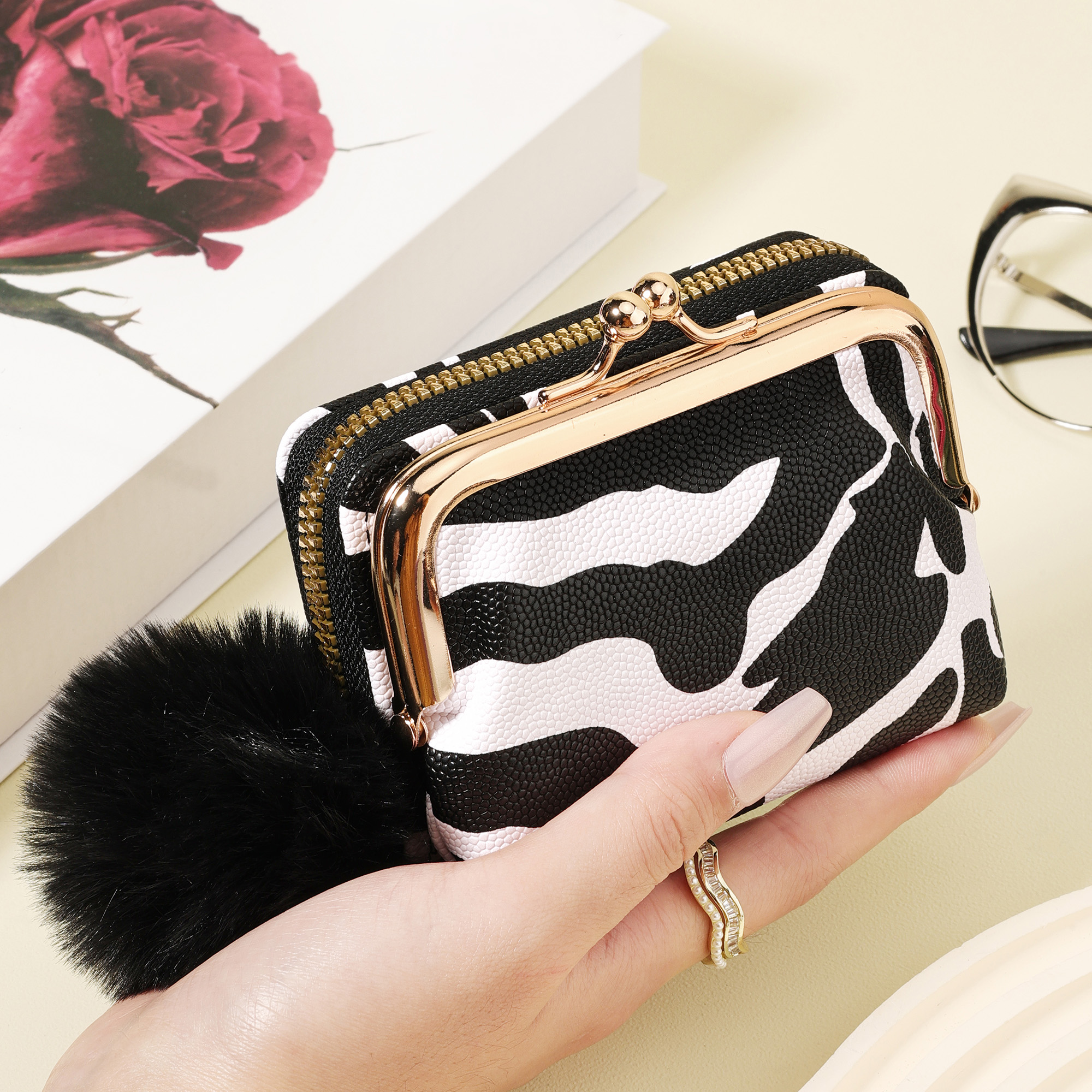 Fashionable zebra print coin w - Zebra Tablet Accessories のレビューと価格