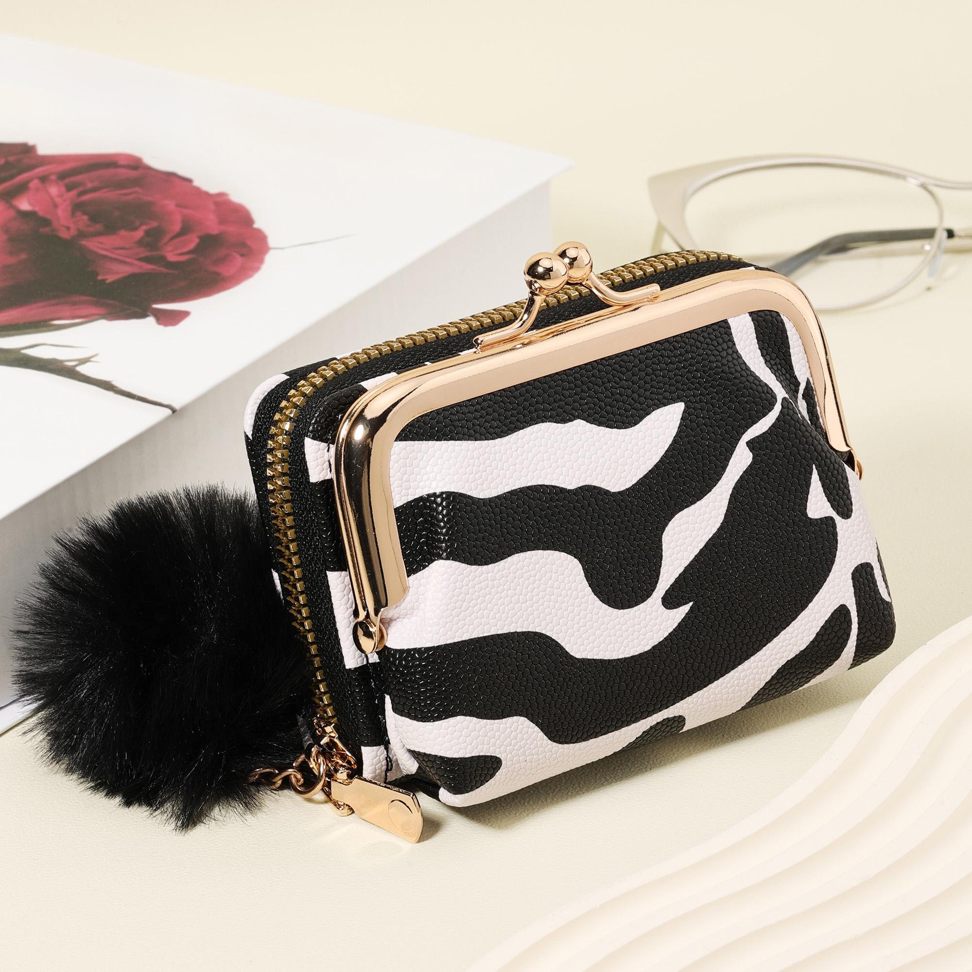 Fashionable zebra print coin w - Zebra Tablet Accessories のレビューと価格